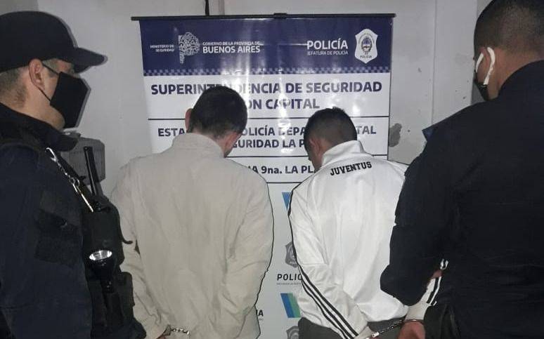 Robaron una moto en 8 y 69 y tras un operativo cerrojo cayeron en Barrio Aeropuerto