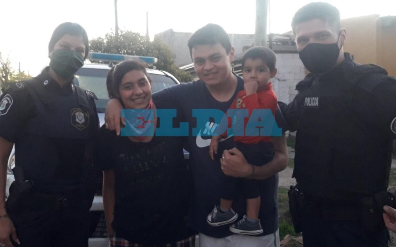 ¡Heroico! Policías de la Región le salvaron la vida  a un nene de 2 años que se estaba ahogando