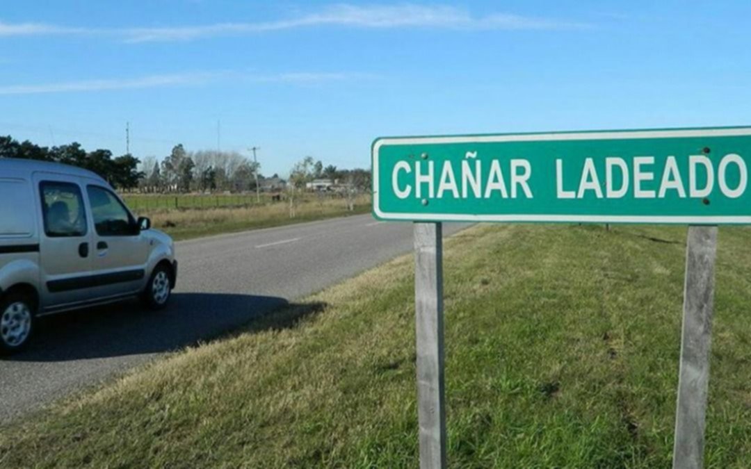 En un pueblo de Santa Fe hicieron una fiesta: fueron hasta el comisario y todos los policías