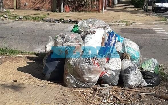 Desesperación en calle 2 y 34 por un basural: "Es una amenaza"