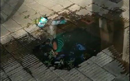 Un sector de La Loma en jaque por un desborde cloacal