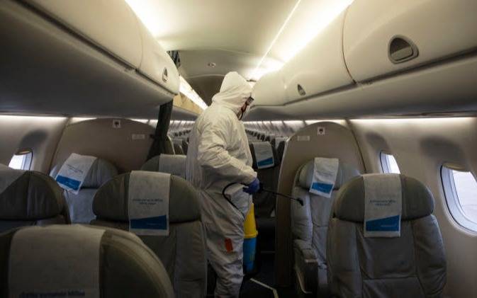 Barbijo tricapa y control de temperatura: el protocolo sanitario para vuelos de cabotaje