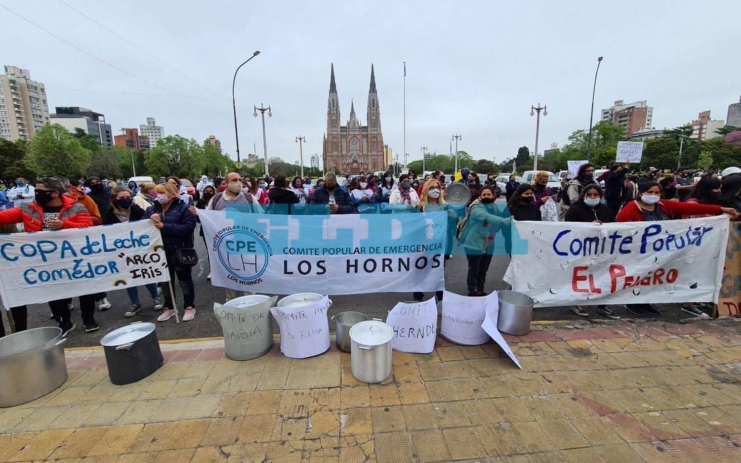 Cooperativistas acampan frente al Municipio