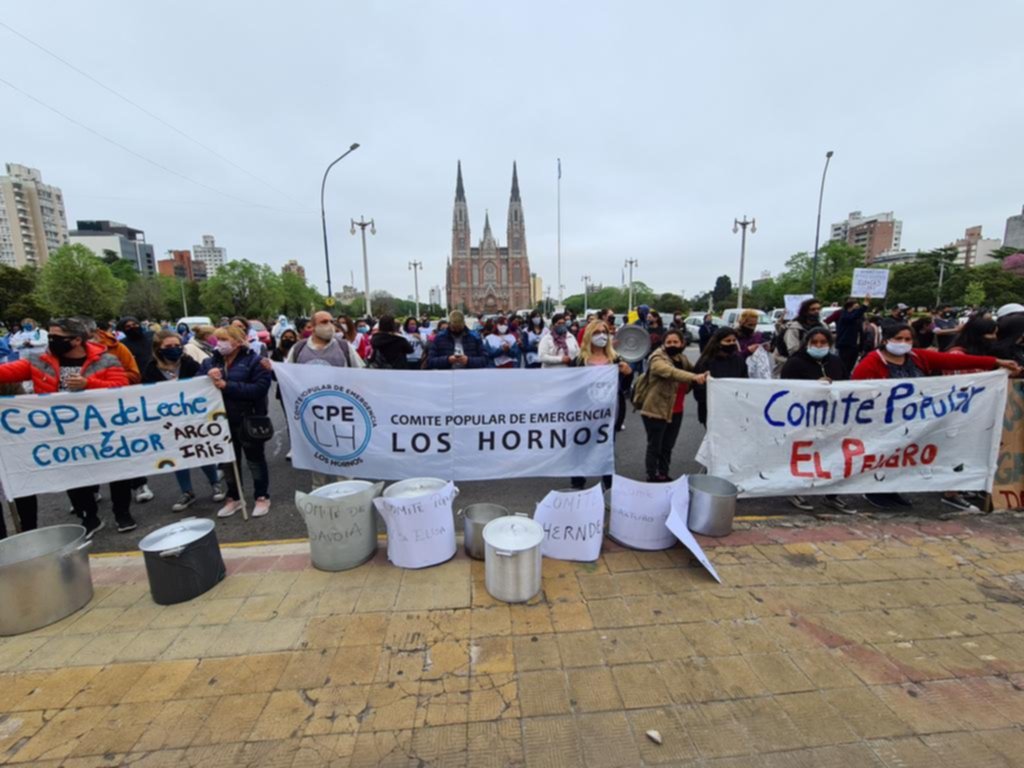 Organizaciones sociales protestaron frente al Palacio Municipal
