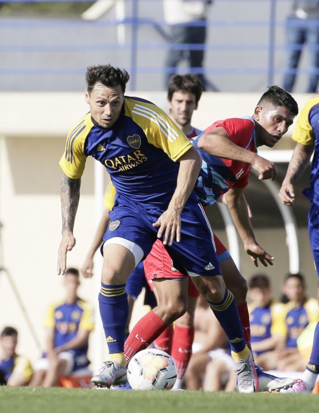 Zárate no da pie con bola en Boca: se desgarró y no estará en el choque copero