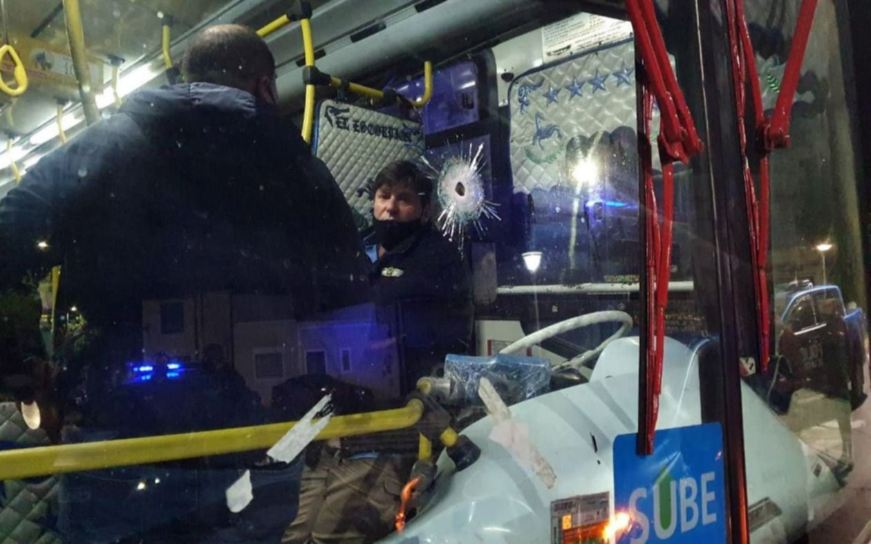 Lugano: una policía mató de un tiro a un chico de 15 años que subió a robar a un micro