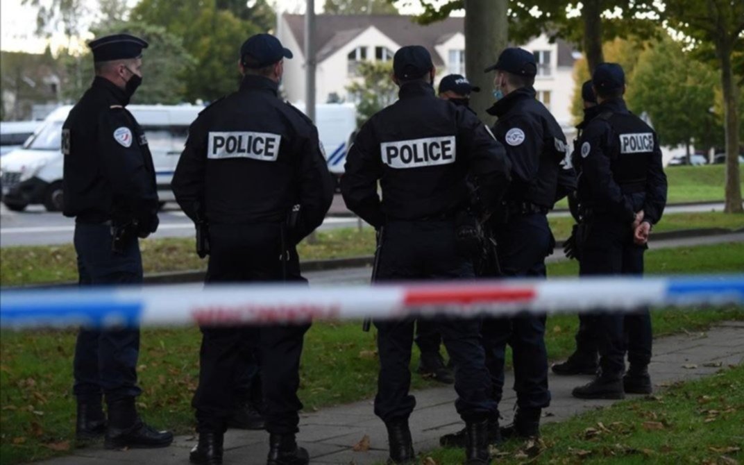 Decapitan a un hombre cerca de París y creen que fue un ataque extremista