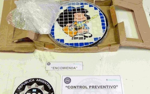 Desbaratan una banda que traficaba drogas a Europa en artesanías con la imagen de Mafalda