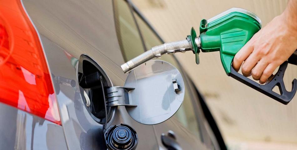 El resto de las empresas de combustibles sigue a YPF y sube sus precios