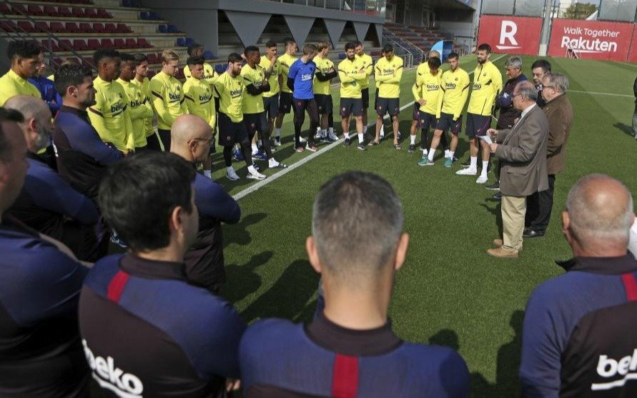 Jugadores del Barcelona en pie de guerra por una presunta rebaja de sueldos