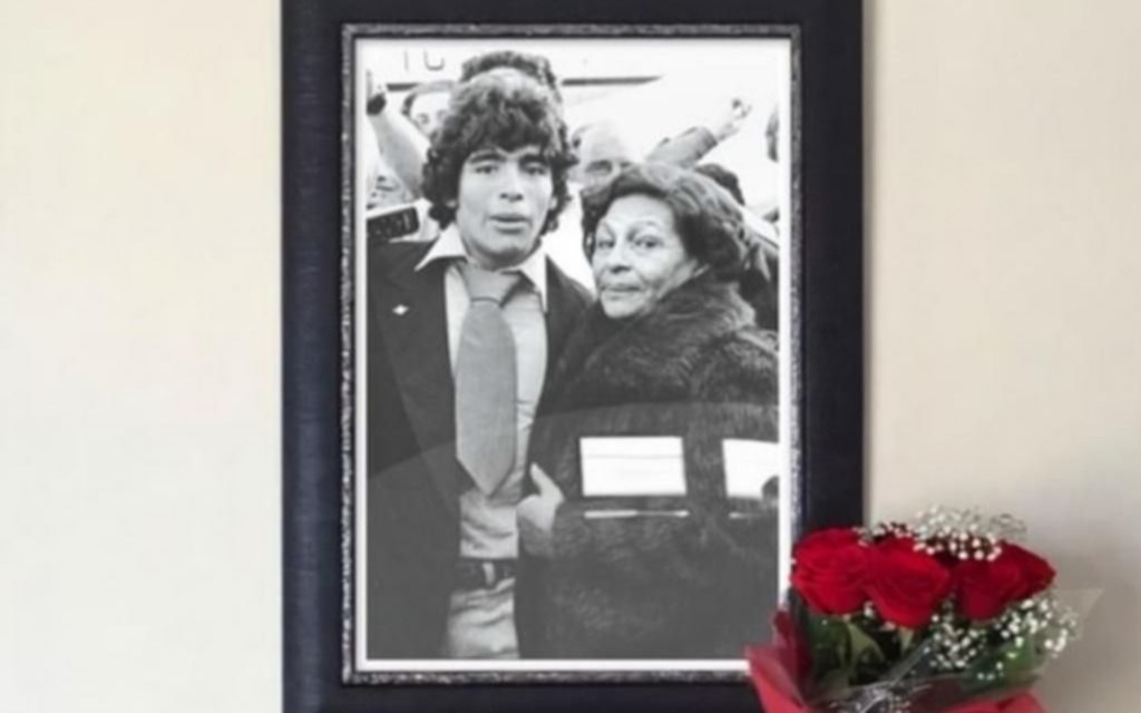 Maradona recordó a “Doña Tota” con un emotivo posteo
