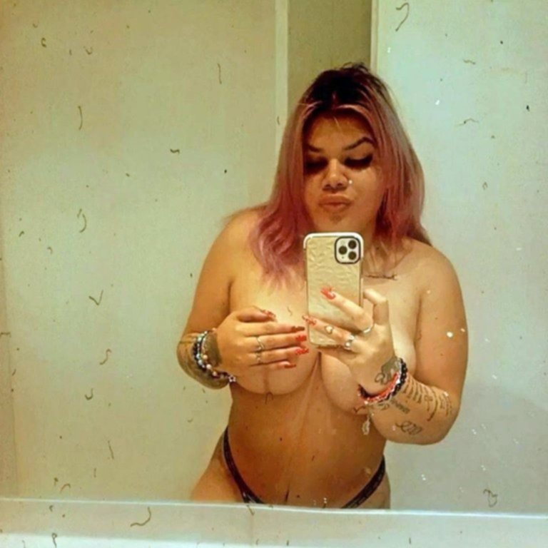 More Rial en llamas: foto desnuda y fuerte mensaje en las redes