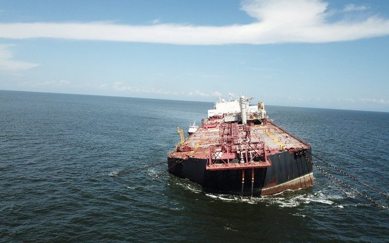 Un buque venezolano podría hundirse en el Caribe y causar un desastre ambiental