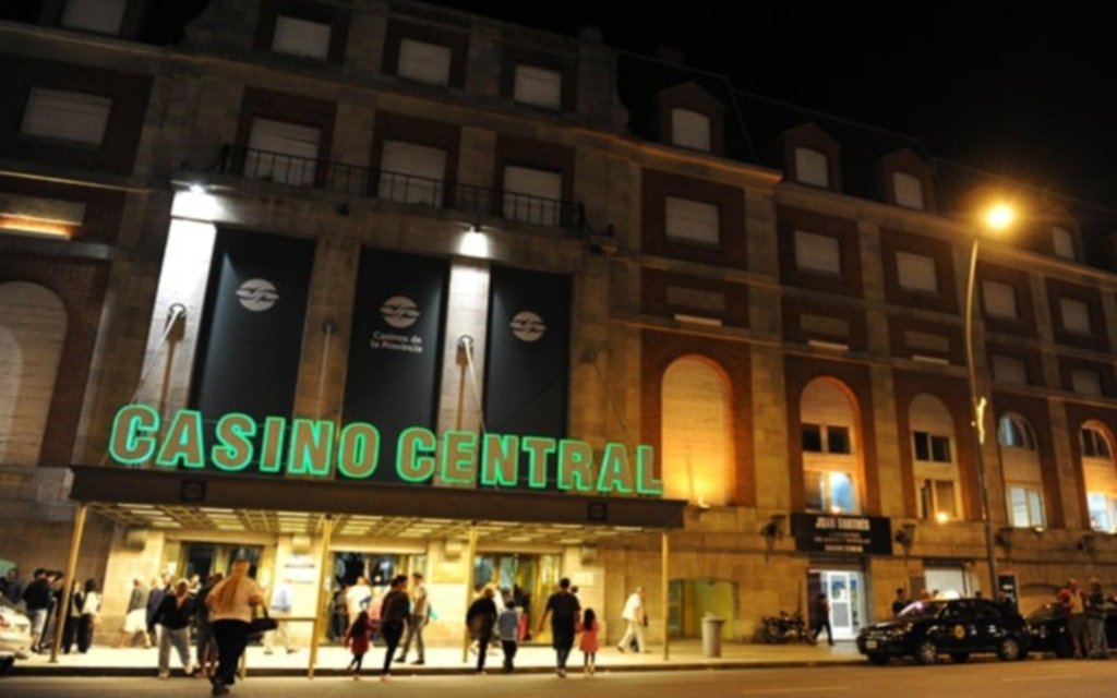 Ahora analizan dar marcha atrás y permitir también que abran los casinos en la temporada