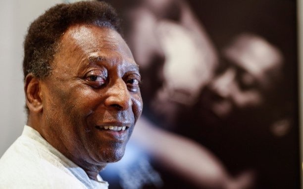 El brasileño Pelé cumple 80 años y el mundo del fútbol lo celebra