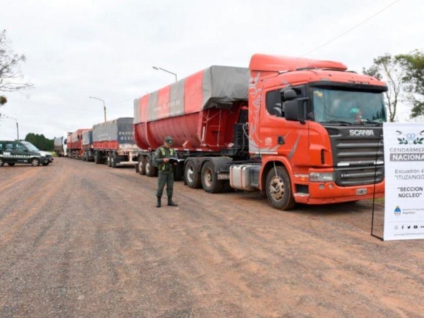 Incautan camiones con soja que iban a Brasil para cobrar la carga en dólar billete a $195