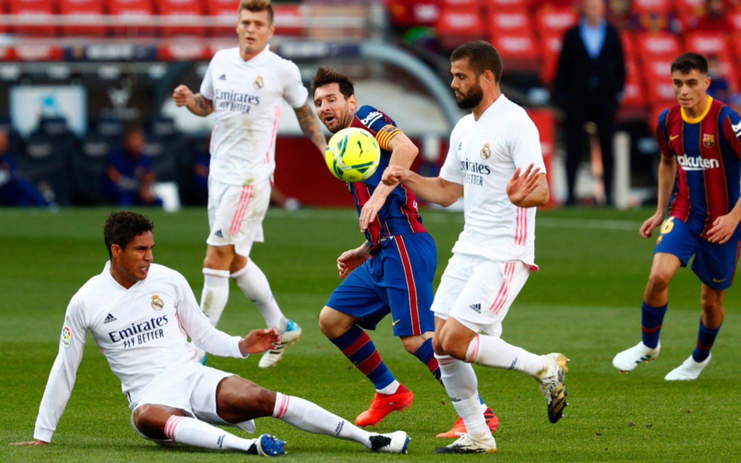 Messi, esta vez, no pudo salvar al Barcelona: triunfazo del Real Madrid en el Camp Nou