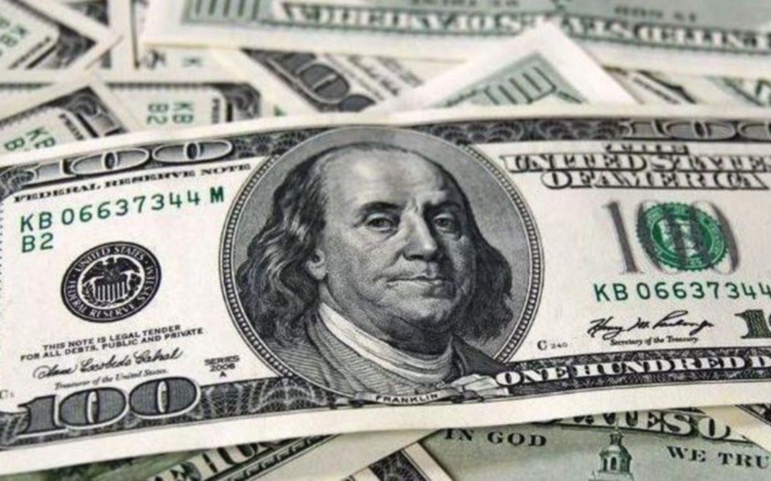 El Gobierno Nacional busca contener al dólar: las medidas que anunciará Guzmán el martes