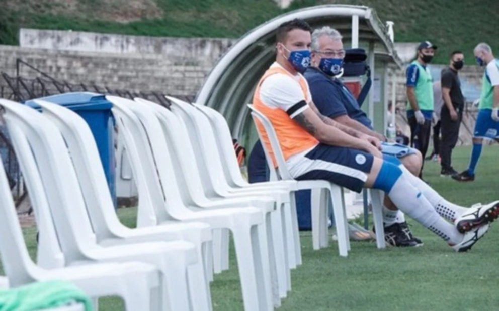 El arquero que tuvo que jugar de delantero por el coronavirus