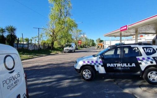 Policía mató a un delincuente y terminó herido en una pierna tras un asalto y tiroteo 