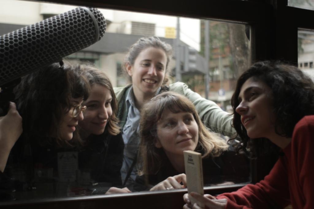 FestiFreak: poesía y cine se persiguen en “Las poetas visitan a Juana Bignozzi”