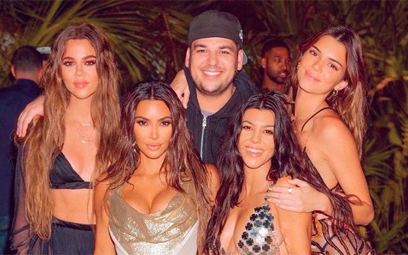 Fuertes criticas a Kim Kardashian por celebrar su cumpleaños en una isla rompiendo la cuarentena
