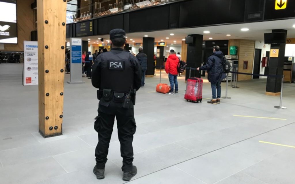 Detectan dos casos de Covid-19 en el Aeropuerto de Ushuaia e imputan a ambos pasajeros 