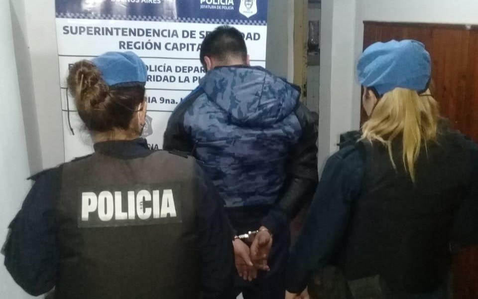 Cayó acusado de atropellar a una mujer policía cuando intentaba escapar de un control en 1 y 60