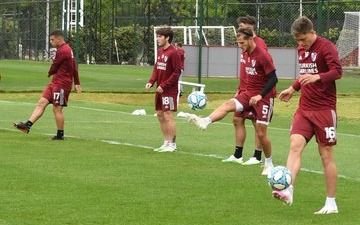 Tras idas y vueltas, River - Banfield se postergó para el martes a las 21:30