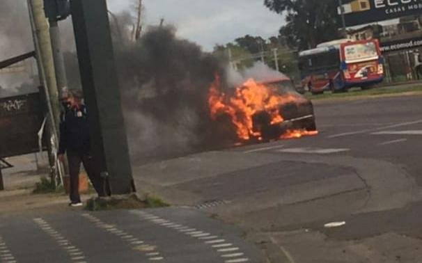 Incendio a pocos metros de una estación de servicio