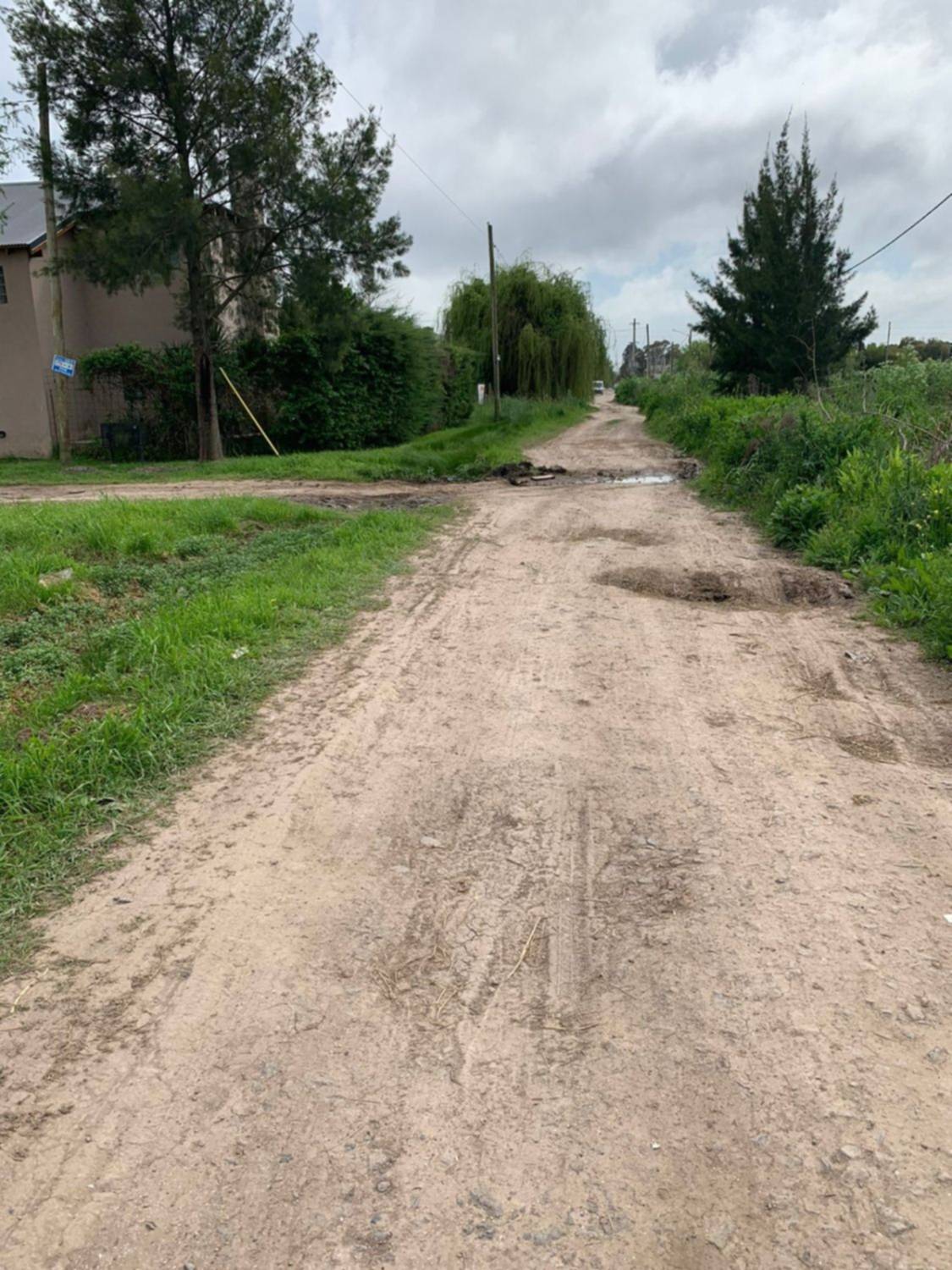 Calles "a la miseria" en la zona de Plaza Emilia de City Bell