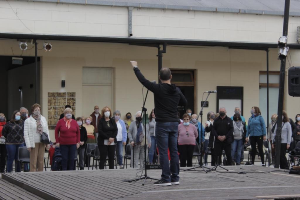 Cualquiera puede cantar: un encuentro coral al aire libre invita a la gente a sumarse