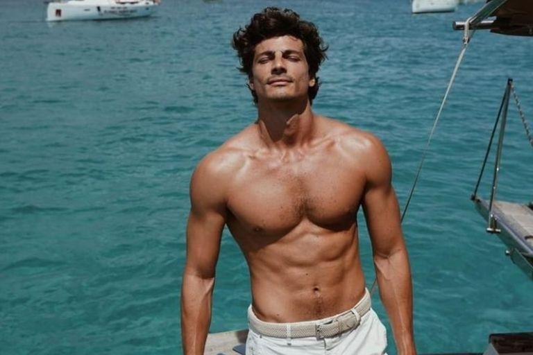 El modelito español vinculado con La China niega todo