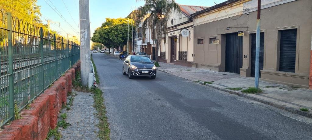 Motochorro le apuntó a dos mujeres en un local y arrasó con el efectivo