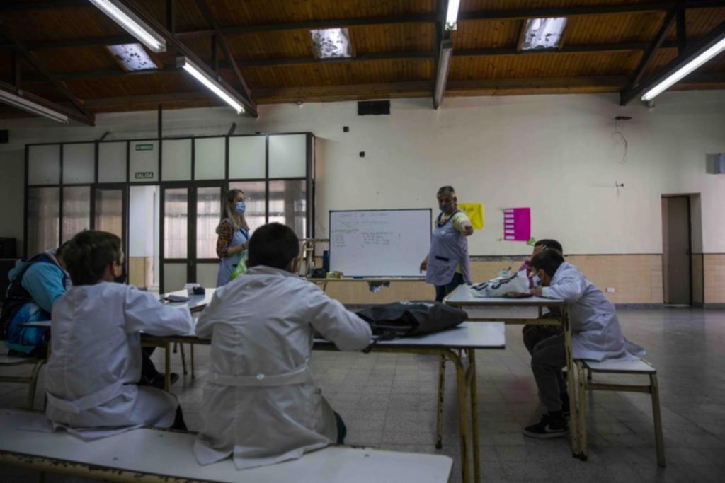 Casi todas las escuelas darán clases el “finde”