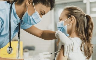 Afirman que "vacunar a los chicos es el camino avanzar en la recuperación de una vida normal"