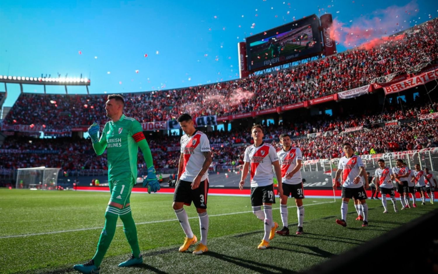 Dura advertencia del Gobierno a los clubes de fútbol: "Controlan el aforo o jugarán sin público"