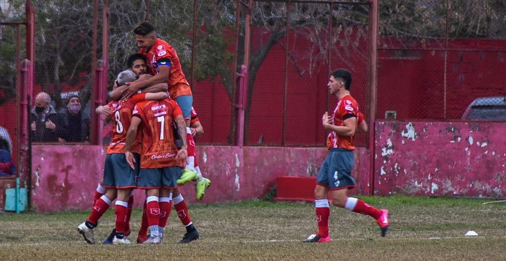 Camba enfrenta a Puerto Nuevo, en duelo de invictos