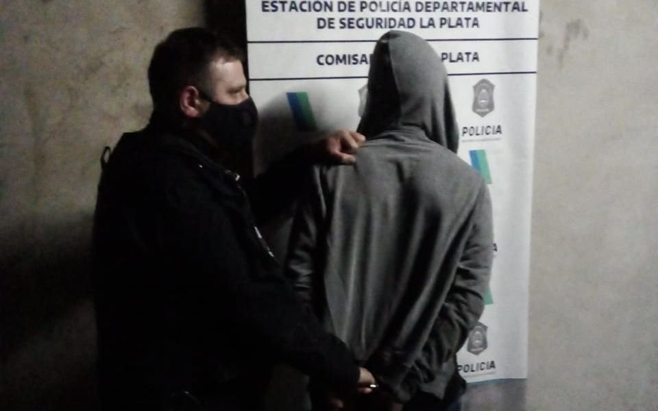 Se metió en dos casas de Barrio Norte, tenía el auto cargado y escapaba por los techos: preso