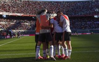 Advierten que "si los clubes no controlan el aforo, el fútbol podría jugarse de nuevo sin público"