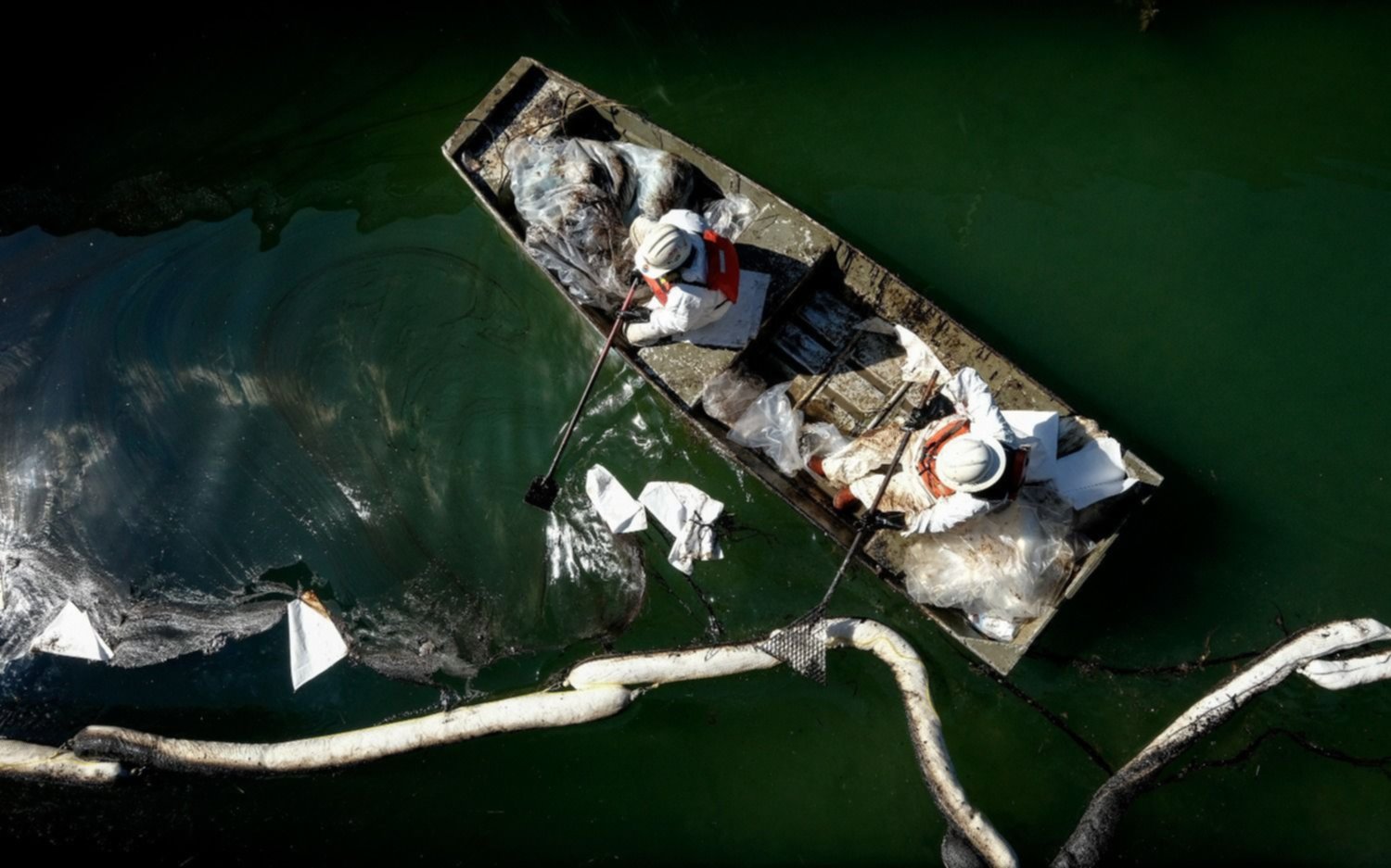 Fotos.- El desastre ecológico en la costa de California por el derrame de petróleo