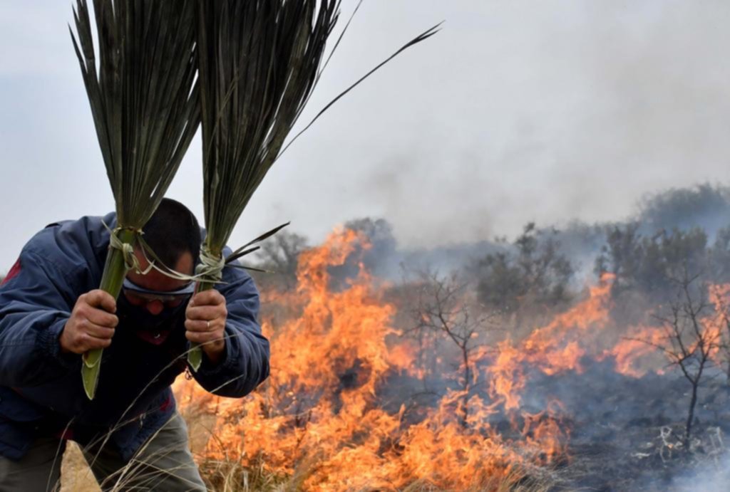 Sigue la lucha contra los incendios en Córdoba y San Luis