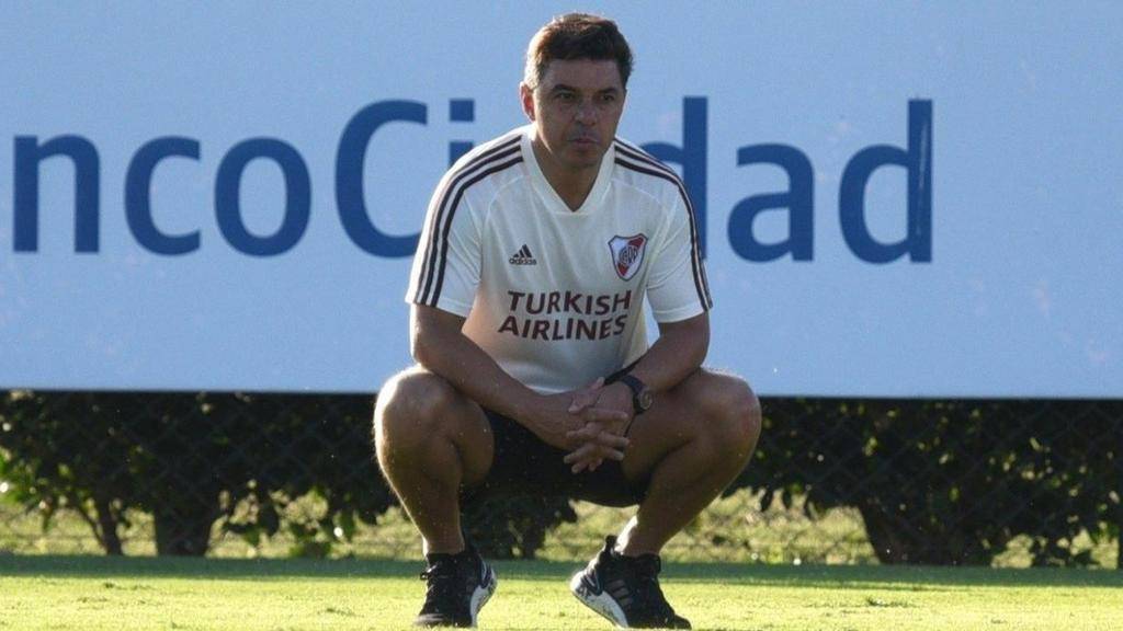 Gallardo aguarda por Suárez, Martínez y Pérez para definir el equipo