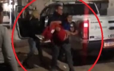 Locura total: nenito baleado al quedar en medio de un tiroteo entre policías y delincuentes