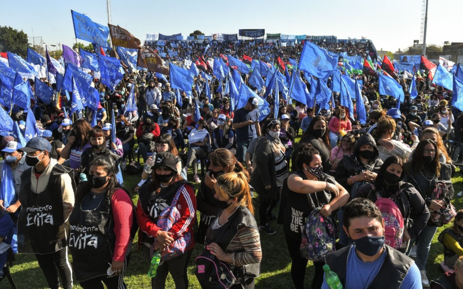 Tras el desborde en el acto de A. Fernández clausuraron la cancha de Chicago