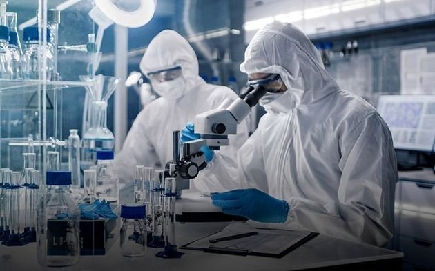 Escándalo: acusan a Rusia de robar la "fórmula" de la vacuna a AstraZeneca para desarrollar la Sputnik V