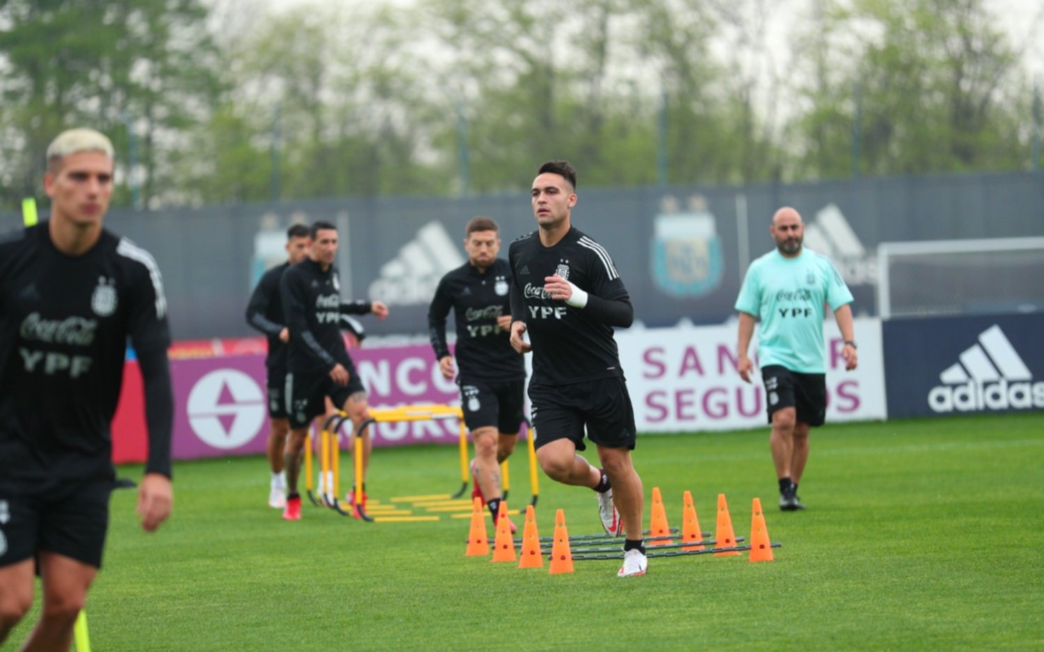 Scaloni arma el equipo para recibir a Perú: Di María y Acuña se meterían en el once