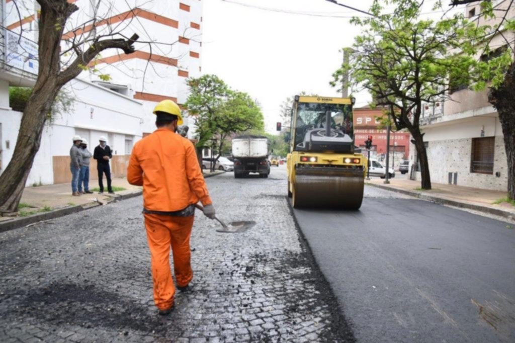 Asfaltarán más calles adoquinadas en la Ciudad
