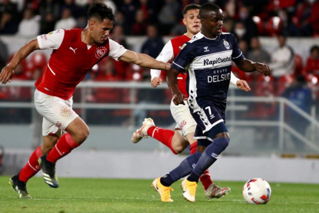 Gimnasia necesita la victoria ante sus hinchas para enterrar polémicas