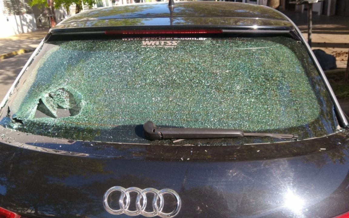 Otro ataque vandálico en La Loma: autos destrozados y vecinos hartos